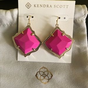 Kirsten Drop Earrings In Magenta ||Kendra Scott||